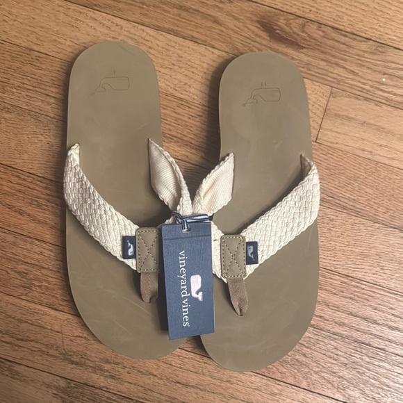 Vineyard Vines Tan Flip Flops - Picture 1 of 4